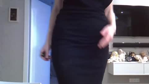 Snapshot of zarinaswift chatting on 10-25-25, 10:34 Zarina Swift online show from 10-25-25, 10:34