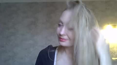 Snapshot of zarinaswift chatting on 10-28-25, 05:00 Zarina Swift online show from 10-28-25, 05:00