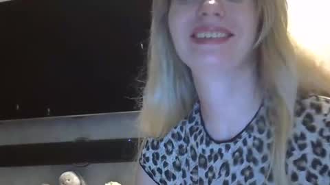 Snapshot of zarinaswift chatting on 11-29-25, 10:40 Zarina Swift online show from 11-29-25, 10:40