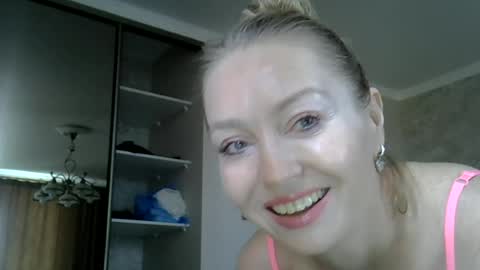 Snapshot of zarinaswift chatting on 07-08-26, 05:56 Zarina Swift online show from 07-08-26, 05:56