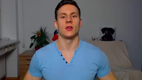 Snapshot of zeinmiracles chatting on 12-20-25, 12:18 zeinmiracles online show from 12-20-25, 12:18