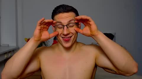 Snapshot of zeinmiracles chatting on 12-22-25, 08:50 zeinmiracles online show from 12-22-25, 08:50