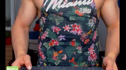 Snapshot of zeinmiracles chatting on 02-14-26, 08:16 zeinmiracles online show from 02-14-26, 08:16