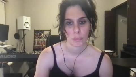 Snapshot of zeldasroom chatting on 11-07-25, 01:16 Zelda online show from 11-07-25, 01:16