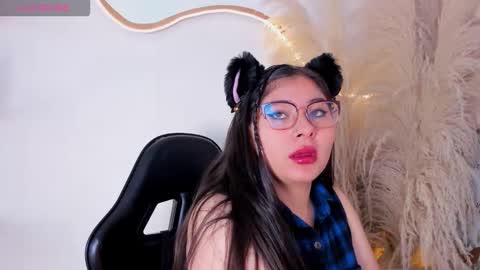 Snapshot of zelenejones chatting on 10-08-25, 11:30 Zelene online show from 10-08-25, 11:30