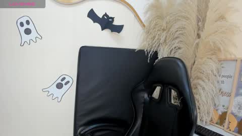 Snapshot of zelenejones chatting on 10-11-25, 11:42 Zelene online show from 10-11-25, 11:42