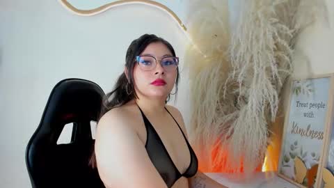 Snapshot of zelenejones chatting on 10-20-25, 11:21 Zelene online show from 10-20-25, 11:21