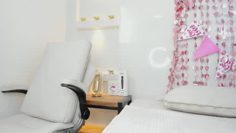 Zenda Evans online show from 02-13-26, 04:08