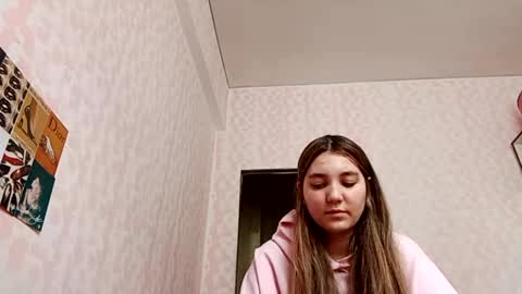 zeniabrossoit online show from 04-06-26, 08:26