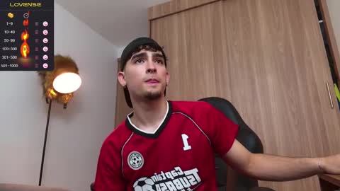 Snapshot of zenn_rush chatting on 01-10-25, 12:15 Zenn online show from 01-10-25, 12:15