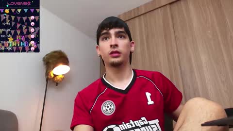 Snapshot of zenn_rush chatting on 01-25-25, 12:37 Zenn online show from 01-25-25, 12:37