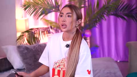 Snapshot of zenydaxbelle chatting on 12-19-25, 12:34 Zenyda online show from 12-19-25, 12:34