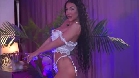 Snapshot of zenydaxbelle chatting on 01-06-26, 01:59 Zenyda online show from 01-06-26, 01:59