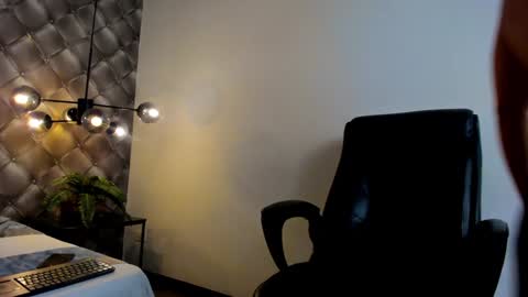 zeus online show from 01-07-25, 01:38