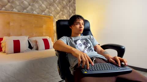 zeus online show from 01-07-25, 07:06