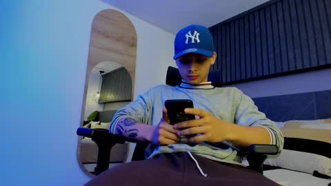 zeus online show from 02-13-25, 04:32