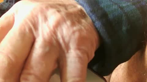 Snapshot of zevioo77 chatting on 12-22-24, 11:44 zevioo77 online show from 12-22-24, 11:44