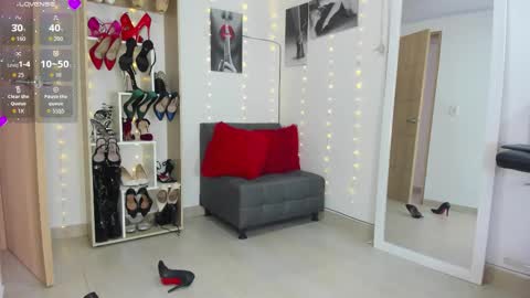 Snapshot of zhara_becherovka chatting on 11-08-25, 03:34 Zhara online show from 11-08-25, 03:34