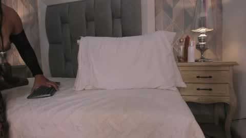 zharia_lux25 online show from 04-01-26, 01:41