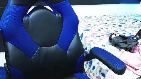 Snapshot of zharyt_sweet chatting on 12-13-25, 07:53 Zharyt online show from 12-13-25, 07:53