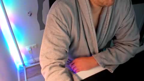 Snapshot of ziemlichflutschig chatting on 10-06-25, 04:43 ziemlichflutschig online show from 10-06-25, 04:43