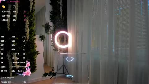 Snapshot of zinasquirts chatting on 02-24-25, 08:17 Galli online show from 02-24-25, 08:17