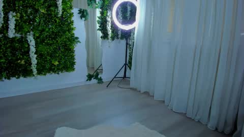 Snapshot of zinasquirts chatting on 09-18-25, 06:26 Galli online show from 09-18-25, 06:26