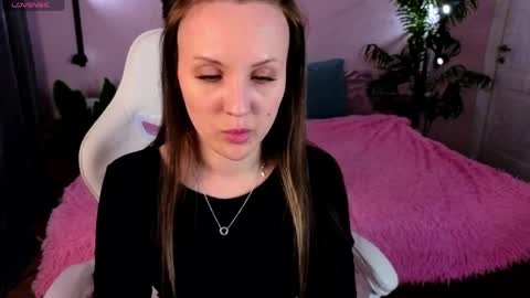 Snapshot of zlata__fox chatting on 04-25-26, 01:41 Zlata Mon Tue Thu Fri Sun Sa GMT 3 0000pm - 0600pm online show from 04-25-26, 01:41