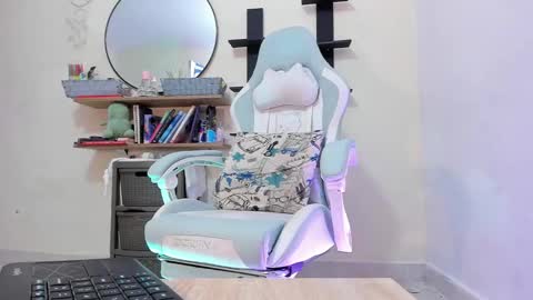 zoe_37 online show from 01-11-25, 01:37