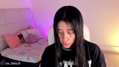 Snapshot of zoe_blake18 chatting on 12-15-24, 02:59 Zoe online show from 12-15-24, 02:59