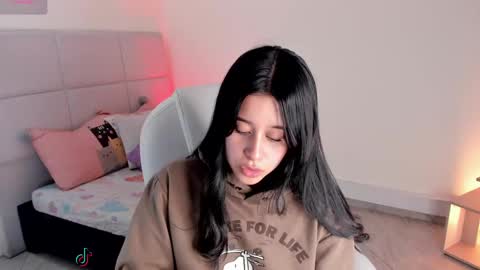 Snapshot of zoe_blake18 chatting on 03-10-25, 09:18 Zoe online show from 03-10-25, 09:18