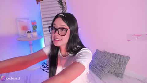 Snapshot of zoe_blake18 chatting on 10-22-25, 02:34 Zoe online show from 10-22-25, 02:34