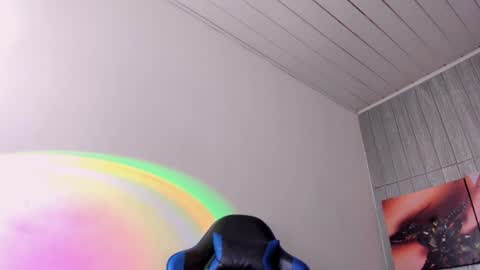 Snapshot of zoe_connor19 chatting on 06-14-26, 02:24 Z O E online show from 06-14-26, 02:24