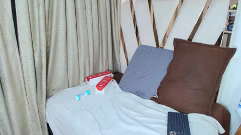 Zoe online show from 09-19-25, 12:28