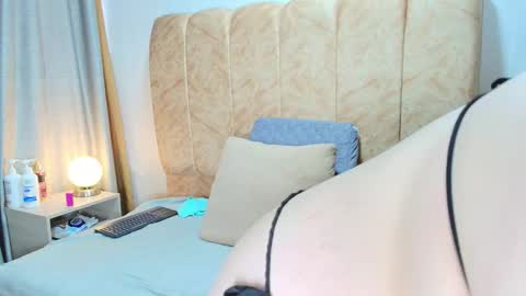 Zoe online show from 11-22-25, 12:37