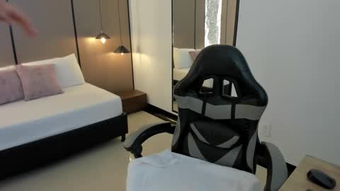 Zoe  online show from 02-16-26, 12:01