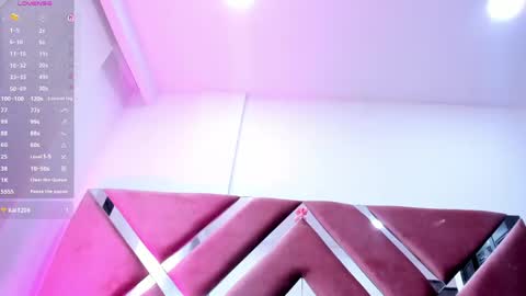 zoe_evaanss_ online show from 04-14-26, 08:26