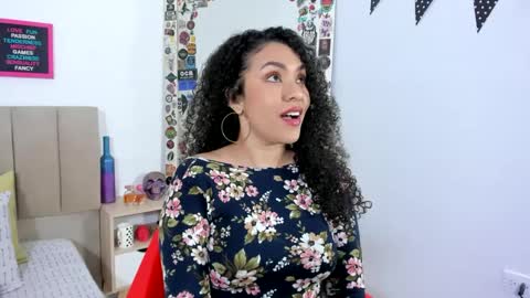 Snapshot of zoe_gruber chatting on 01-22-25, 12:27 Zoe Gruber online show from 01-22-25, 12:27