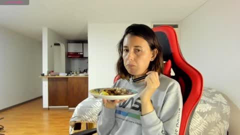 Snapshot of zoe_jeane_beker chatting on 12-06-24, 12:34 ZOE online show from 12-06-24, 12:34