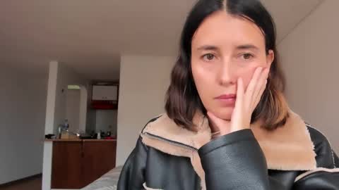 Snapshot of zoe_jeane_beker chatting on 02-13-25, 10:33 ZOE online show from 02-13-25, 10:33