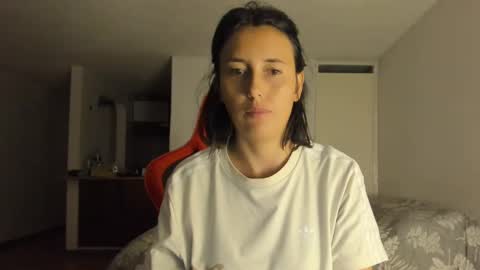 Snapshot of zoe_jeane_beker chatting on 02-14-25, 01:34 ZOE online show from 02-14-25, 01:34