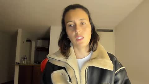 Snapshot of zoe_jeane_beker chatting on 02-15-25, 01:10 ZOE online show from 02-15-25, 01:10