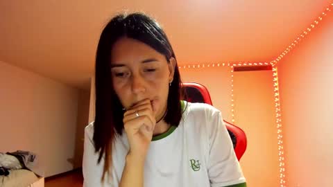 Snapshot of zoe_jeane_beker chatting on 03-05-25, 02:03 ZOE online show from 03-05-25, 02:03