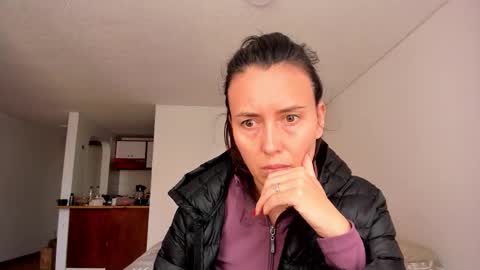 Snapshot of zoe_jeane_beker chatting on 11-17-25, 08:36 ZOE online show from 11-17-25, 08:36