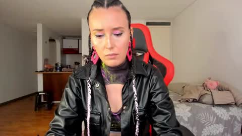 Snapshot of zoe_jeane_beker chatting on 11-21-25, 09:02 ZOE online show from 11-21-25, 09:02