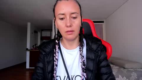 Snapshot of zoe_jeane_beker chatting on 11-26-25, 08:32 ZOE online show from 11-26-25, 08:32