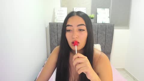 zoe_jones7 online show from 02-02-25, 03:21