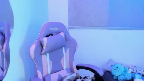 zoe_jones7 online show from 02-19-26, 03:46