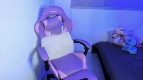 zoe_jones7 online show from 04-01-26, 04:24