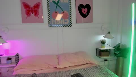 Snapshot of zoe_lynch_ chatting on 06-19-26, 12:09 Zoe Lynch online show from 06-19-26, 12:09